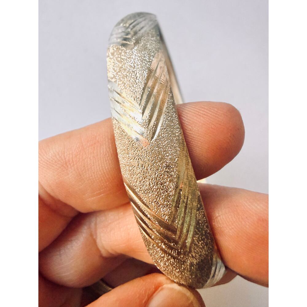 Vintage Sterling Silver Sand Blasted Bangle Bracelet Chevron 925 - Picture 8 of 11